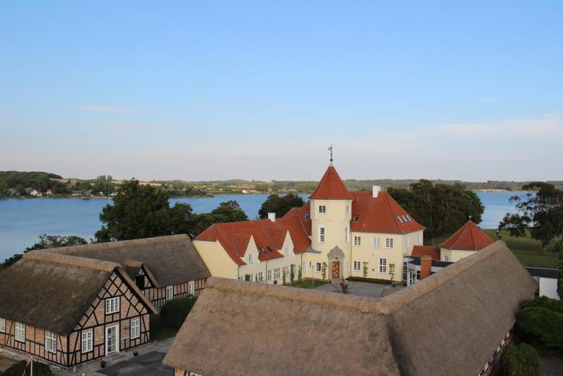 Gl. Avernaes Sinatur Hotel & Konference Ebberup Exteriör bild